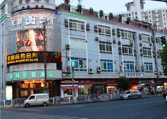 Greentree Alliance Shanghai Fengzhuang Metro Station Hotel